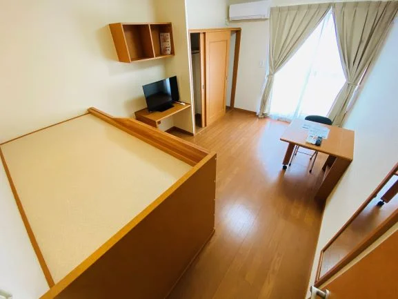 2階の居室は収納スペース含め全てカーペット敷きです。