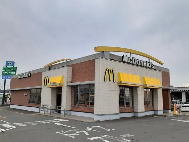 マクドナルドまで252m