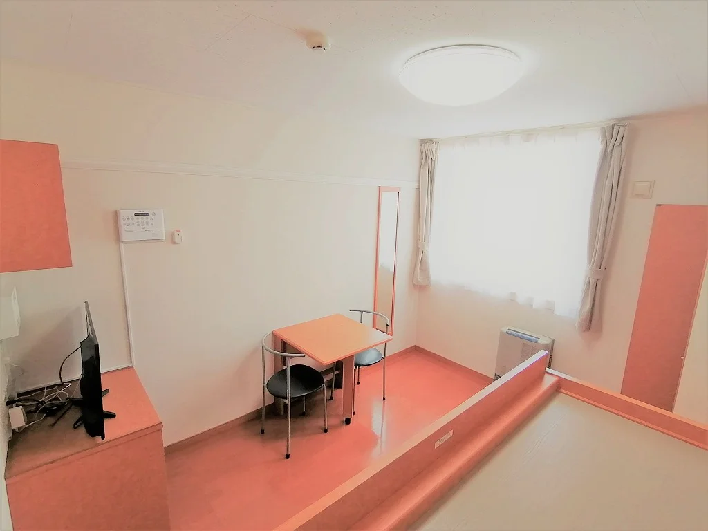 居室：１Fはフローリング　2Fは絨毯