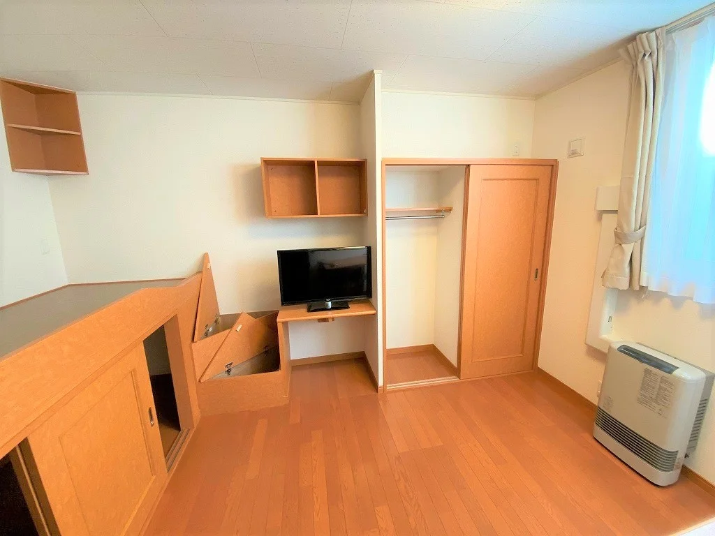 居室：１Fはフローリング　2Fは絨毯