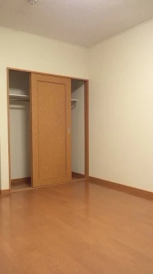 居室：１Fはフローリング　2Fは絨毯