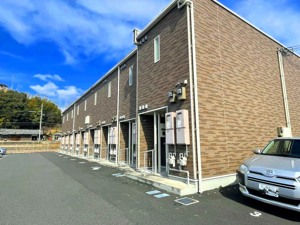 シックで落ち着いた外観