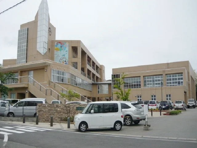 秋田市立勝平小学校まで600m