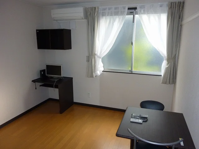 テーブルは折り畳み可能です