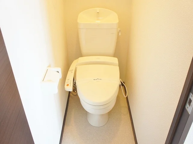 バス・トイレ独立タイプ！ウォシュレット付きトイレです♪