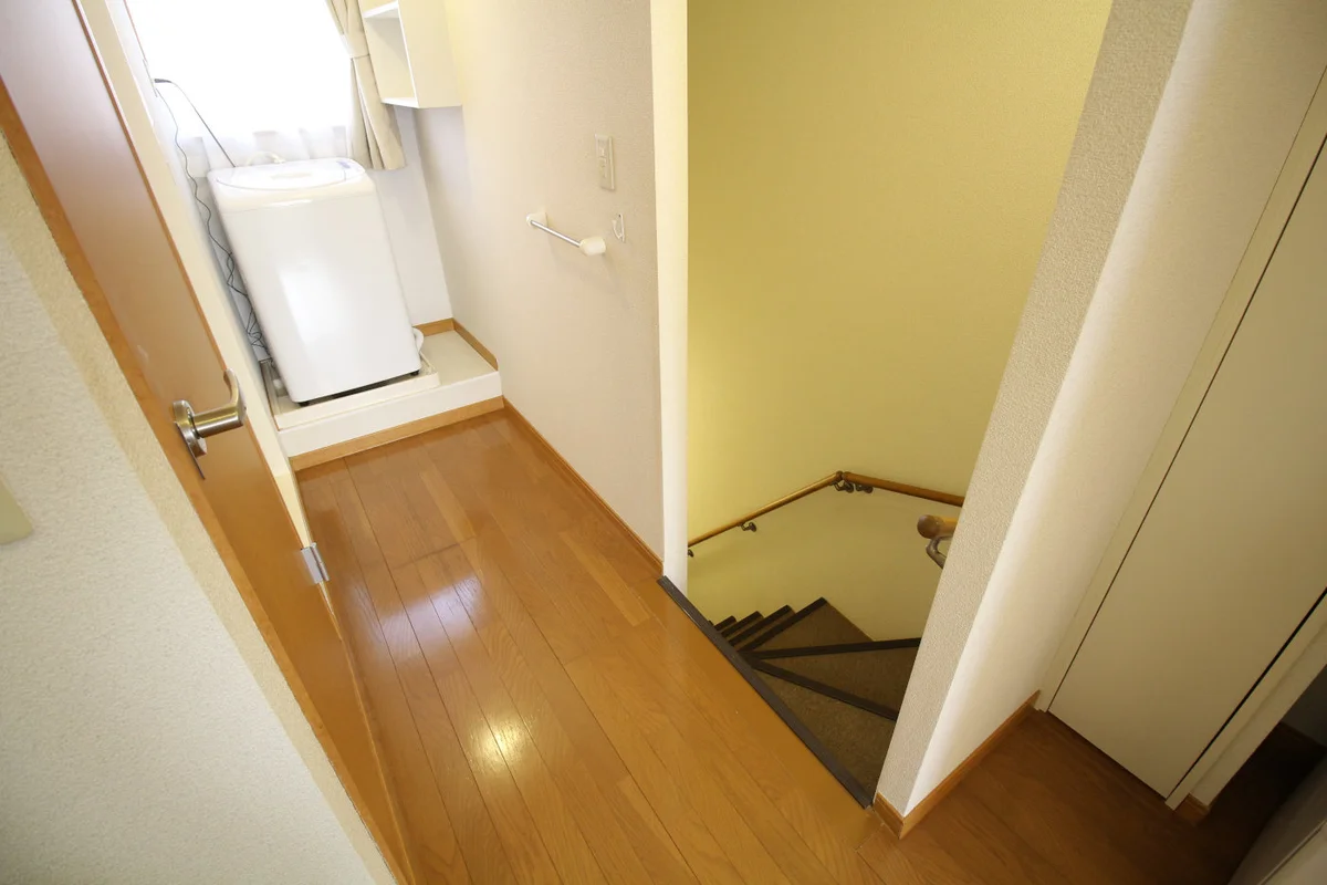 室内階段～廊下（2Ｆ部屋の場合）