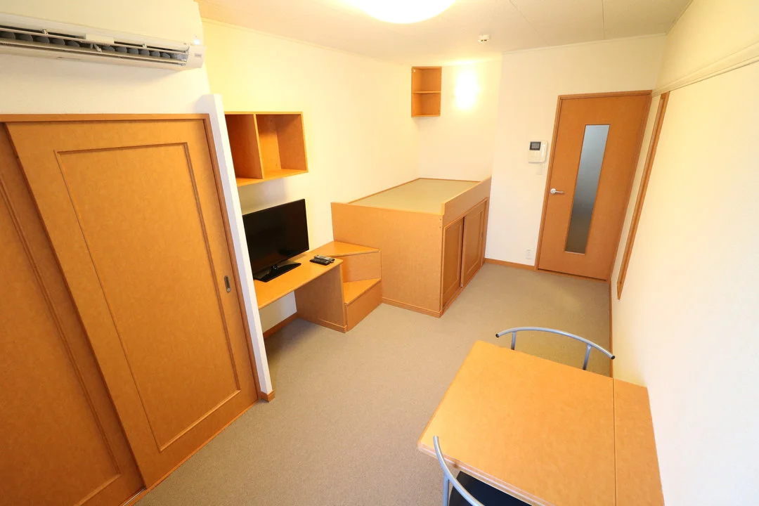 ベッド下に収納スペースあり！荷物が多くても十分に収まります