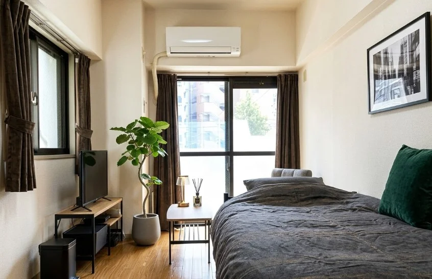 角部屋で　TVモニターホン　本人確認可能なマンスリーマンション！※植木と額とクッションなどの装飾は写真用です。