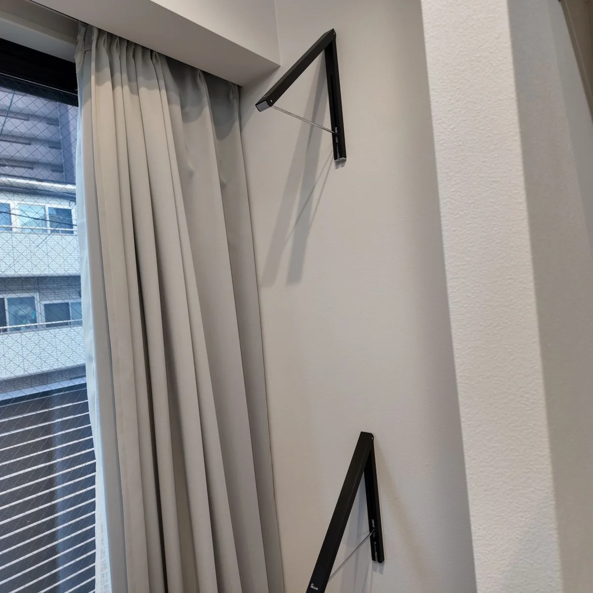 室内物干し竿も設置しているのでご利用下さい。