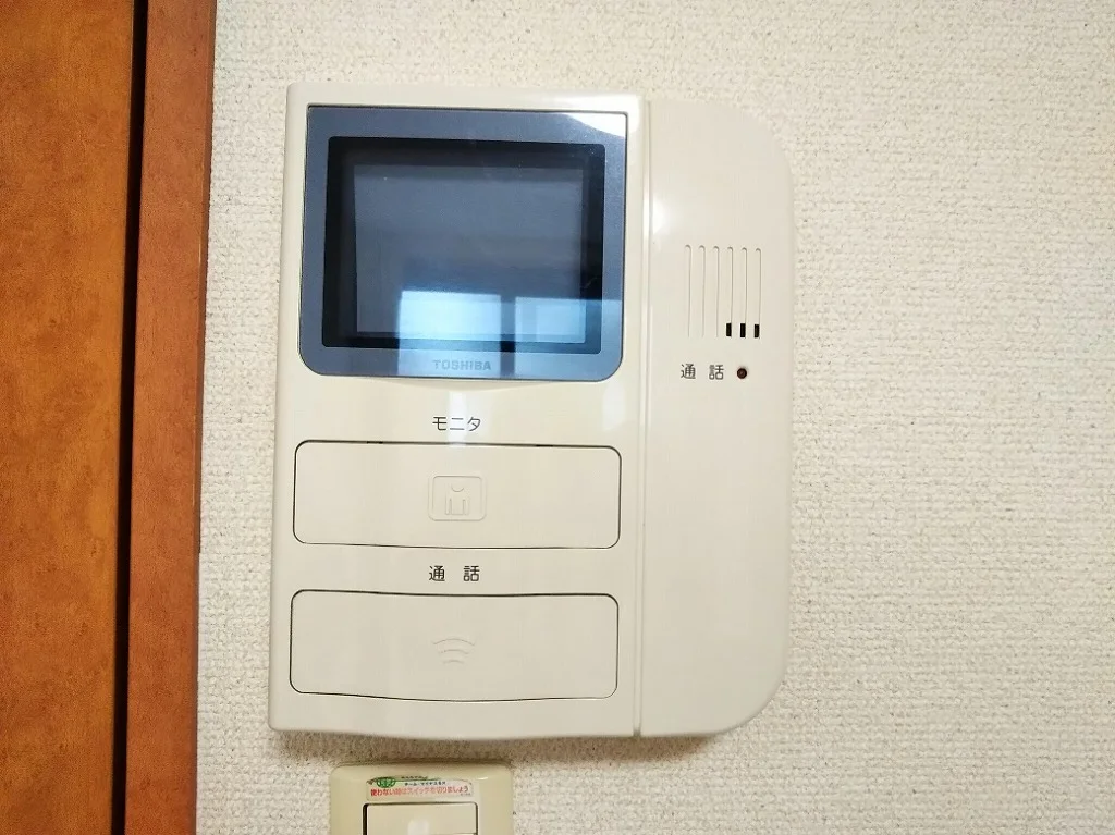 モニター付きインターホンで安心。同タイプの写真です。