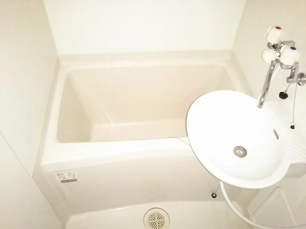 バス・トイレ別です。1LDKは追炊き機能付き。