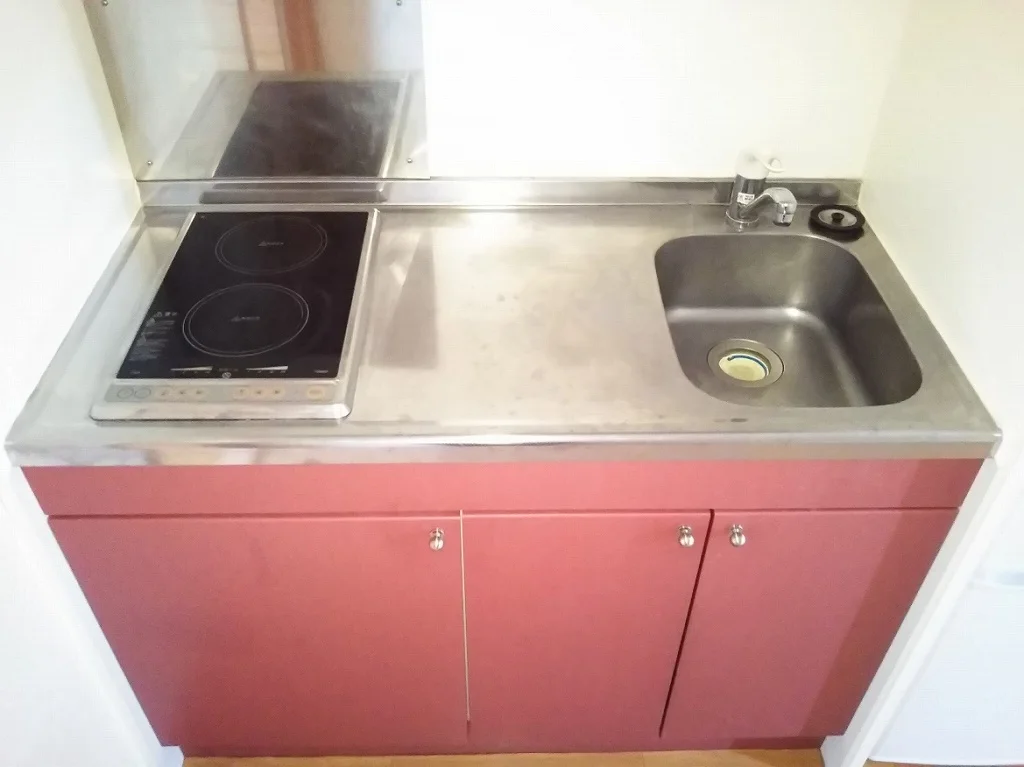 2口ラジエントヒーター付き。部屋により設備が異なる場合あり。