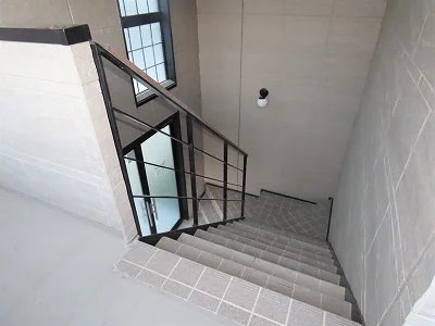 階段上からのアングルです