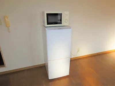 電子レンジ、冷蔵庫完備