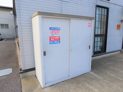 敷地内にゴミ庫が設置されておりゴミ捨てに便利です