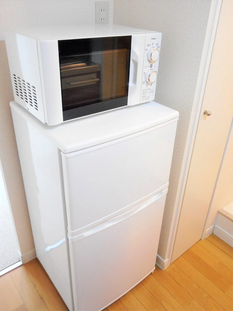 電子レンジ、冷蔵庫完備