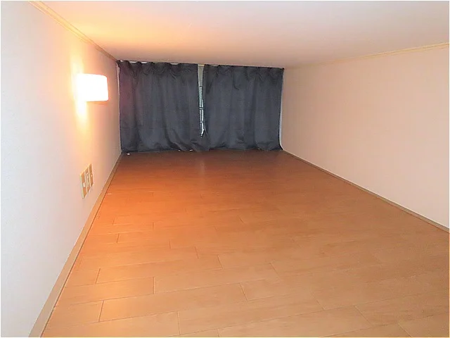 ロフトにはカーテンや電気、コンセントもあります