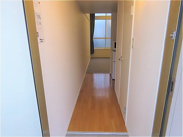 玄関からのアングルです