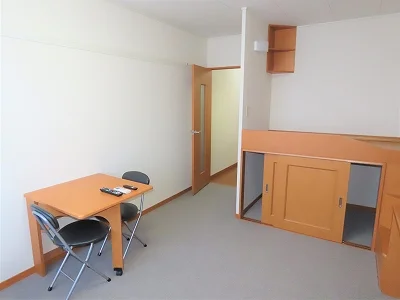 ハイベッドタイプのお部屋です