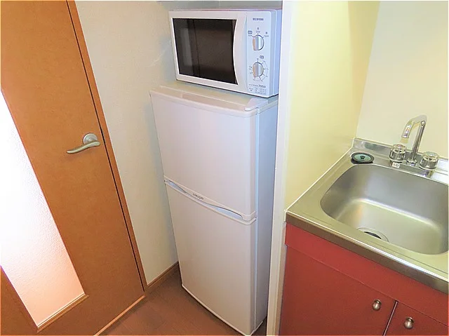 電子レンジ、冷蔵庫完備