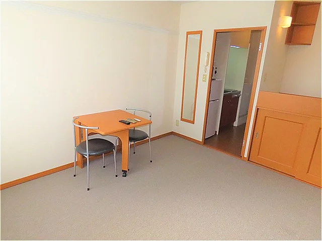 2階はカーペットのお部屋です