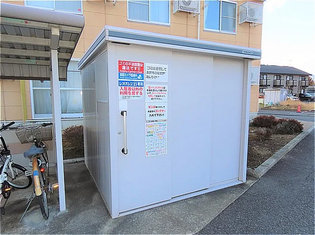 敷地内にゴミ庫が設置されておりゴミ捨てに便利です