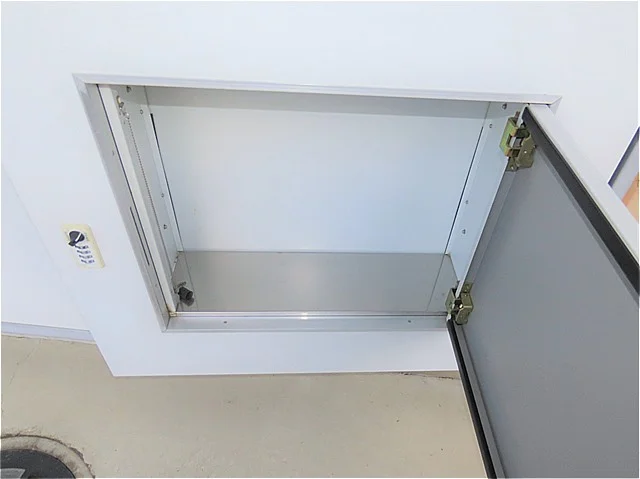 玄関扉に宅配ボックスあり