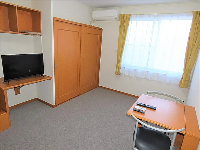 2階はカーペットのお部屋です