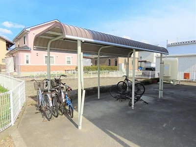 屋根付き駐輪場あり