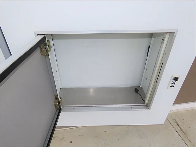 玄関扉に宅配ボックスあり