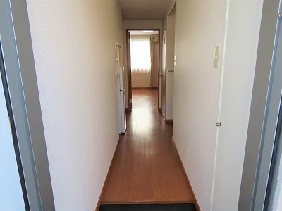 玄関からのアングルです