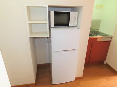 電子レンジ、冷蔵庫完備