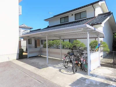 屋根付き駐輪場あり
