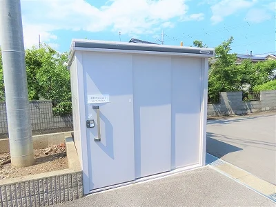 敷地内にゴミ庫が設置されておりゴミ捨てに便利です