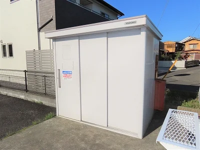 敷地内にゴミ庫が設置されておりゴミ捨てに便利です