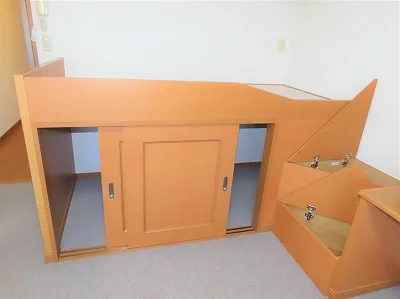 ベッド下、階段下は大容量収納！