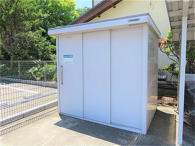 敷地内にゴミ庫が設置されておりゴミ捨てに便利です