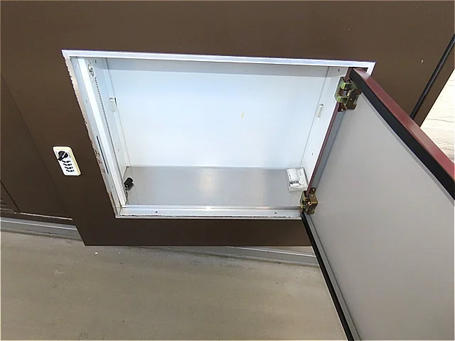 玄関扉に宅配ボックスあり