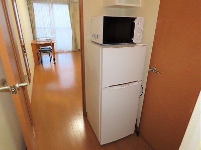 電子レンジ、冷蔵庫完備