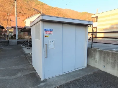 敷地内にゴミ庫が設置されておりゴミ捨てに便利です