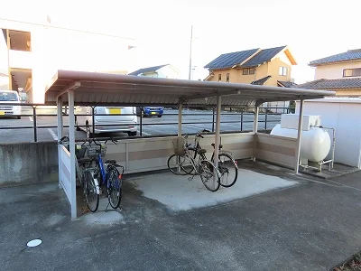 屋根付き駐輪場あり