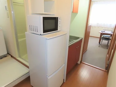 電子レンジ、冷蔵庫完備