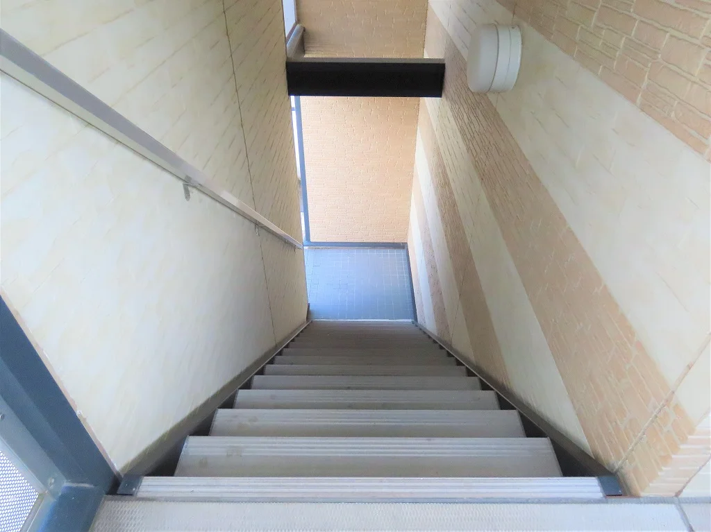 階段上からのアングルです