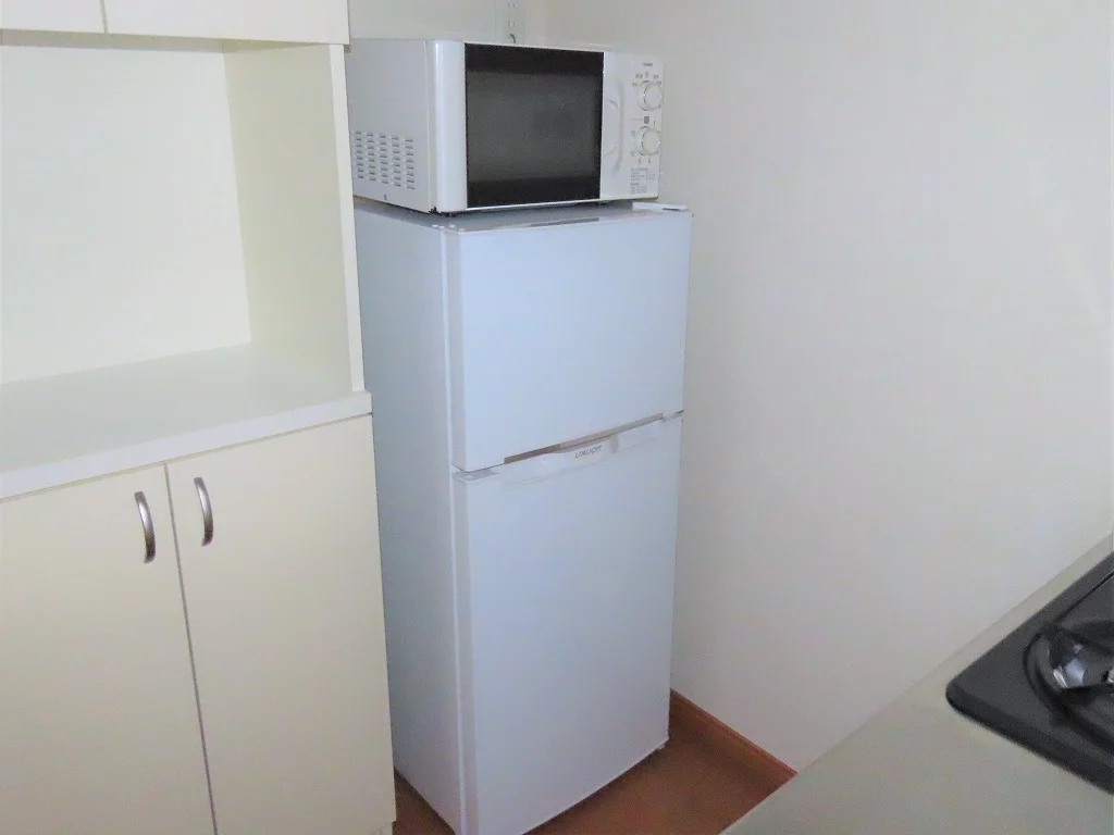 電子レンジ、冷蔵庫完備