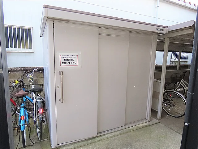 敷地内にゴミ庫が設置されておりゴミ捨てに便利です