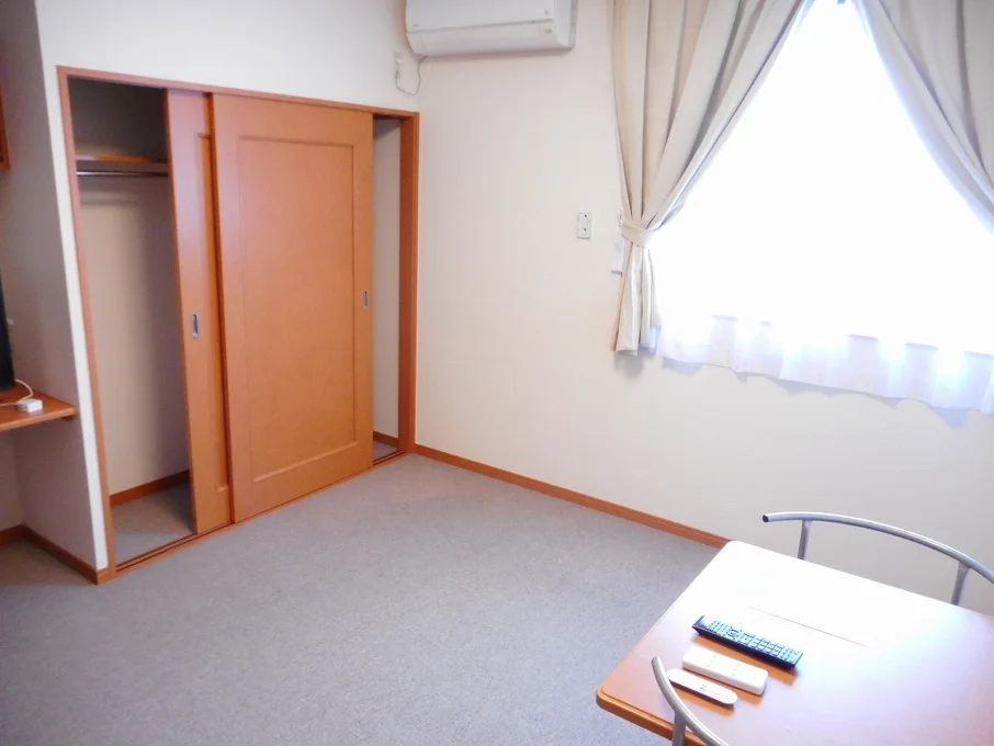 テレビ・カーテンも備え付です※現状と異なる場合があります