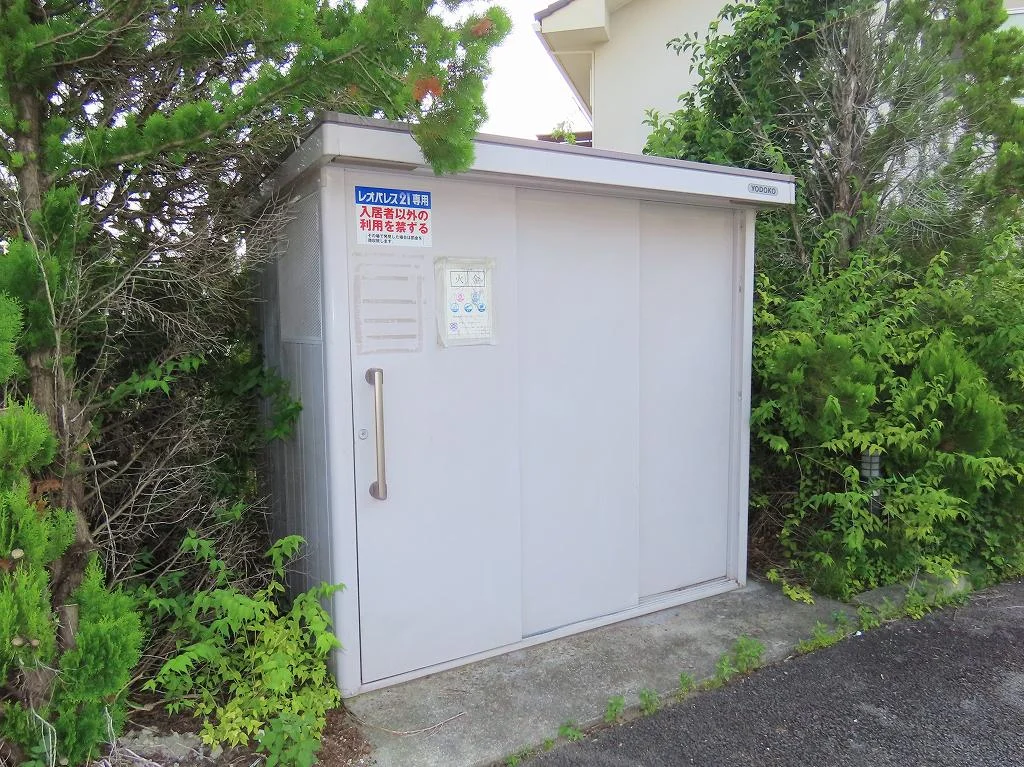 敷地内にゴミ庫が設置されておりゴミ捨てに便利です