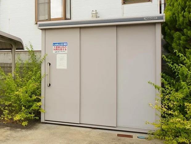 敷地内にゴミ庫が設置されておりゴミ捨てに便利です