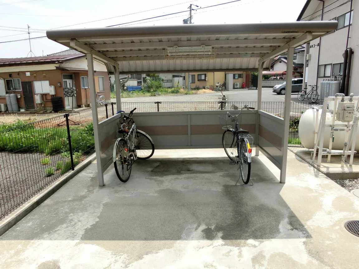 屋根付き駐輪場あり