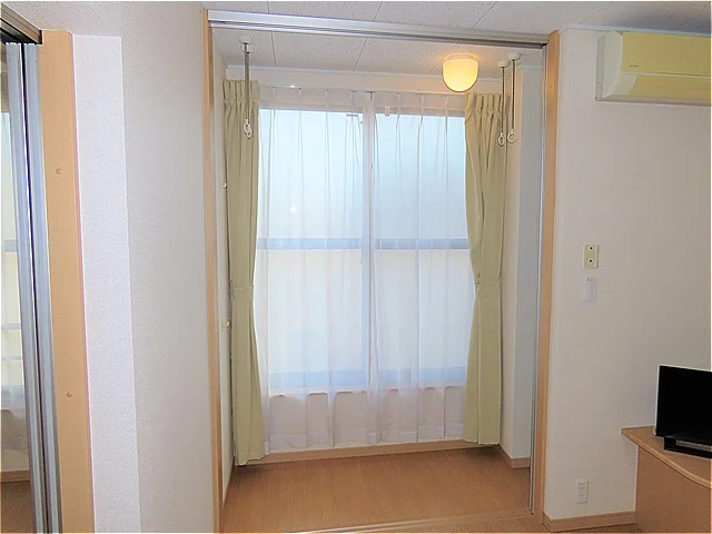 サンルーム付きで雨の日も洗濯物を干すことができます